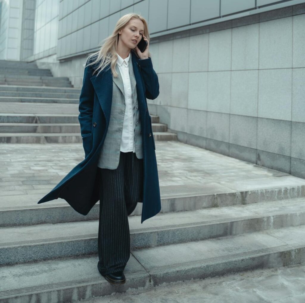 Professional-person-walking-while-talking-on-phone