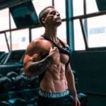 Six-Pack-Abs-Muscular-Man-in-Gym