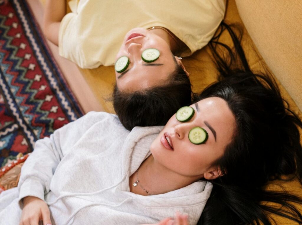 Two-Woman-having-DIY-Spa