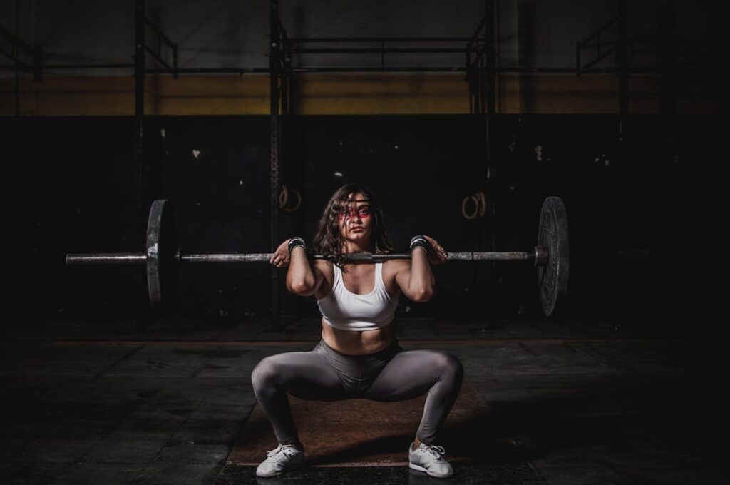 Woman-Lifting-Barbell