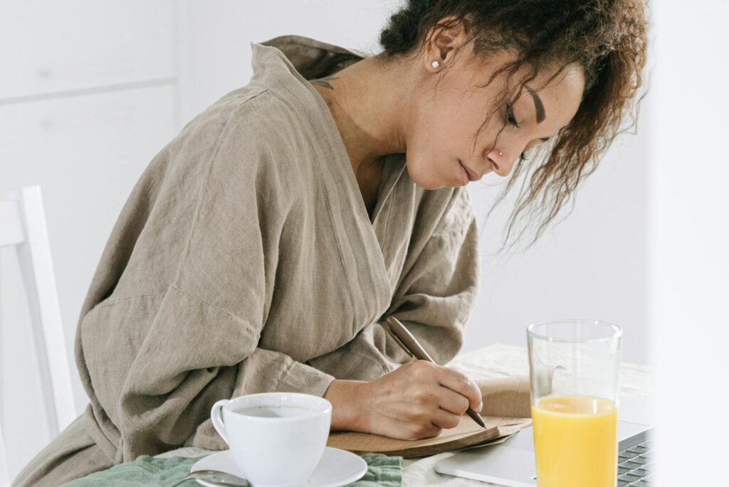 hands-checking-off-daily-habits